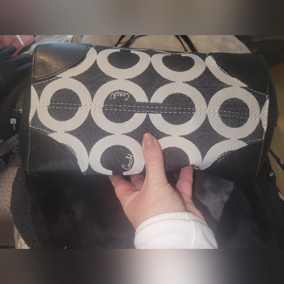 Black and White Patterned Tote Bag - Picture 12 of 13